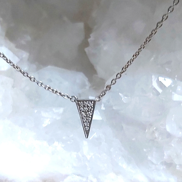 Vintage Tashi sterling silver minimalist tiny crystals triangle necklace 16"-18"